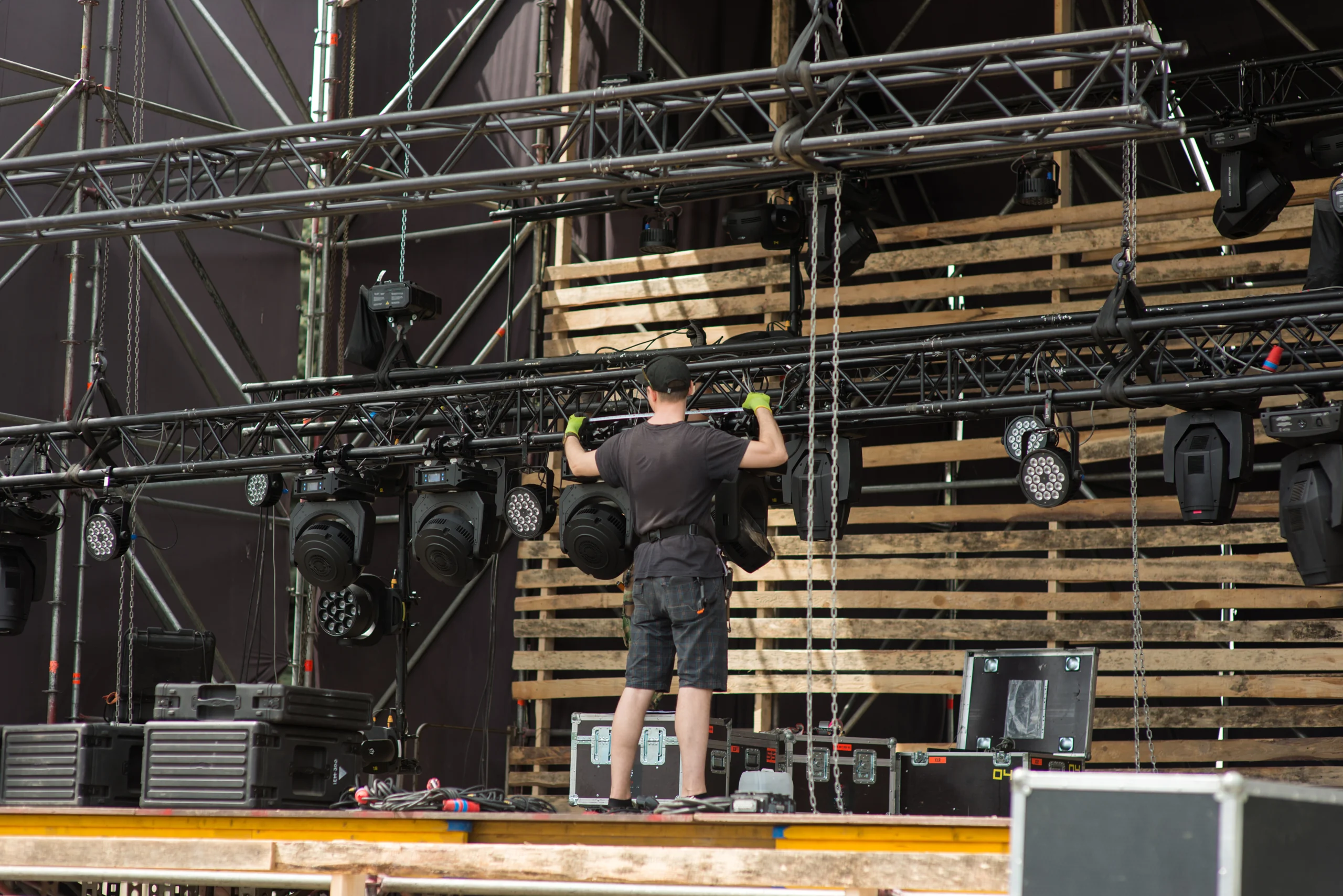 worker-mobile-stage